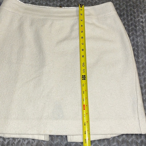 Banana Republic Wool Blend Off White Mini Skirt with full length back zipper. 14 - Picture 2 of 10